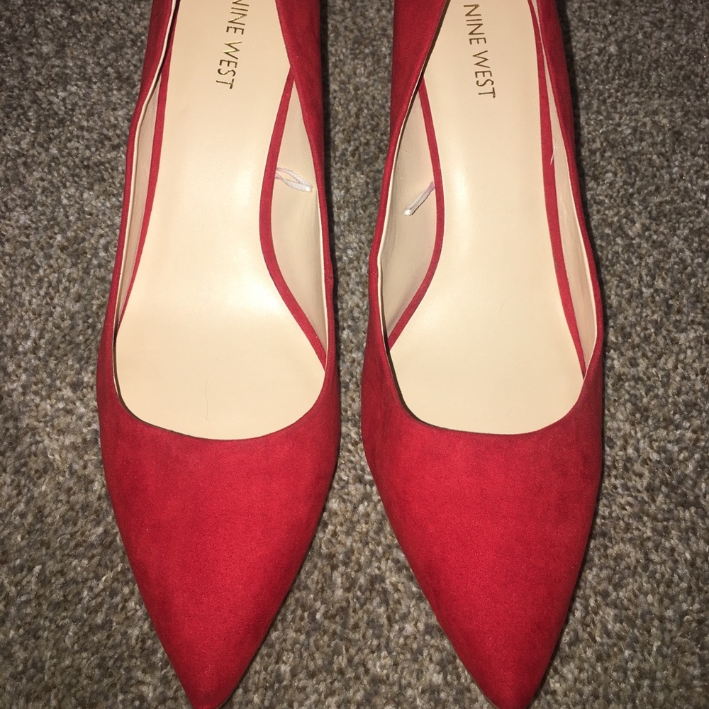 Nine West Arlene pointy toe pump